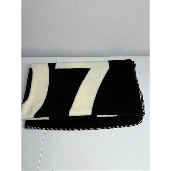 Elite Team Cristiano Ronaldo 7 Fleece Blanket Black Cream Made in USA 49” X 58” - Picture 8 of 9